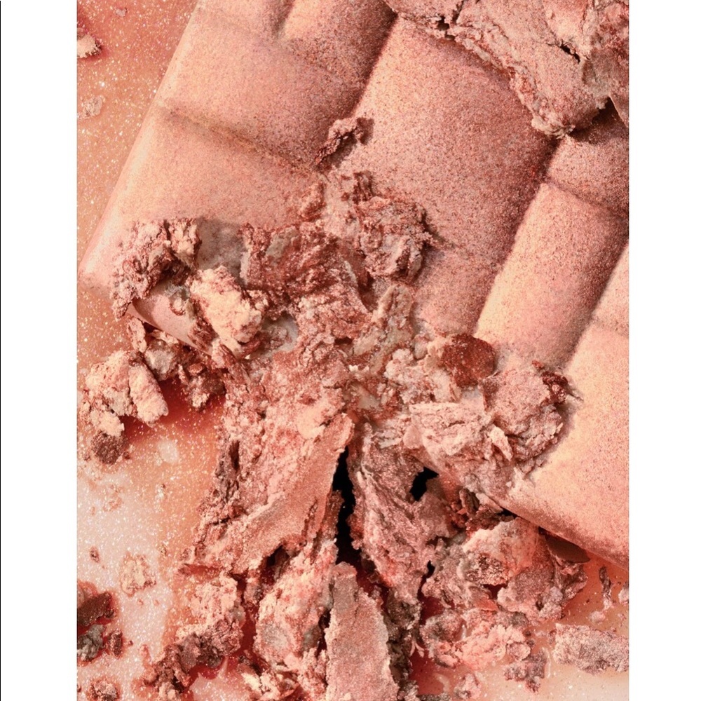 Bobbi Brown Highlighting Powder - Picture 8 of 11